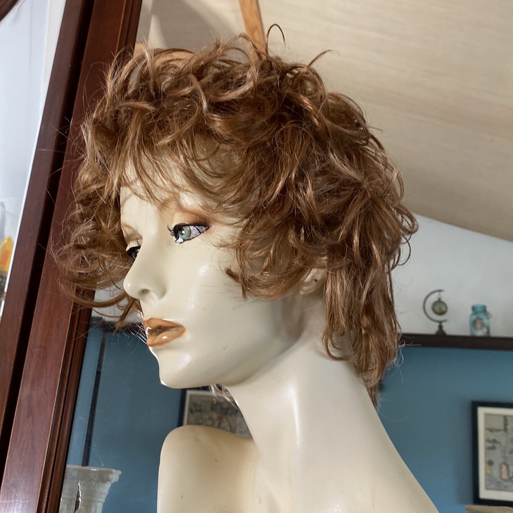 Wig - Picture 10 of 14